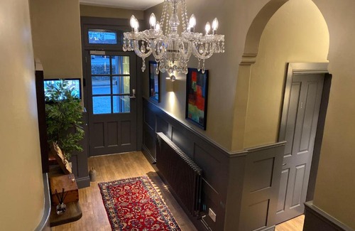 Irvine House | Irvine Guest House