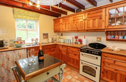 Allendale Cottage | ISAACS COTTAGE, pet friendly, character holiday cottage in Allendale