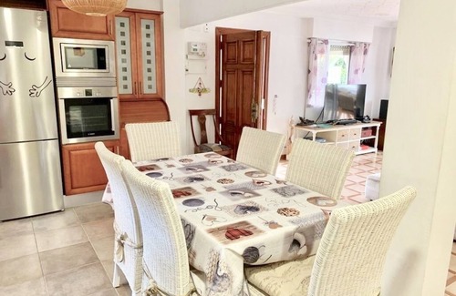 Oliva Ski Chalet | Isabel Villa 150m from the sea, Horse Show 5 klm
