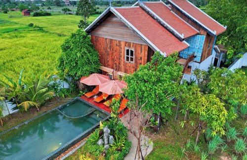 Sangkat Sla Kram Villa | Isann Lodge Private Pool Villa