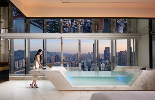 Yuzhong Hotel | ISEYA Panoramic Hotel Chongqing Jiefangbei Raffles Plaza