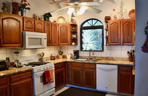 Upper Carolina House | Island Breeze: 10% DISCOUNT FOR OCTOBER Solar Battery Backup, AC & Hot Tub, View