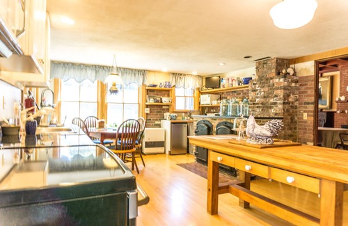 Portland House | Island Cottage, Portland, ME, Sleeps 6-8, Walk to ferry, beach, restaurants.