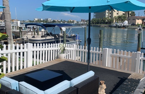 Island Estate Cottage | Island estates updated 2 bed 2 bath water views a short walk to Clearwater Beach