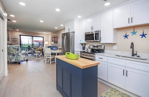 Sanibel Condo | Island oasis - Beachfront condo on Sanibel Island - Sandalfoot 2C3