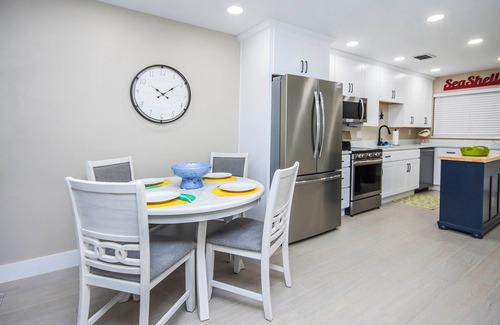 Sanibel Condo | Island oasis - Beachfront condo on Sanibel Island - Sandalfoot 2C3