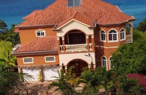 Montego Bay House | Island Oasis