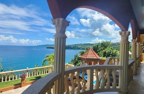 Montego Bay House | Island Oasis