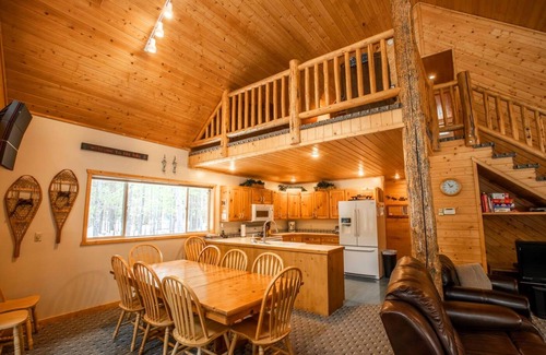 Island Park Cabin | Island Park Hideaway on Bills Island with Hot Tub 🏞️Near Yellowstone Nat'l Park