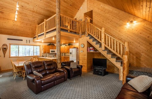 Island Park Cabin | Island Park Hideaway on Bills Island with Hot Tub 🏞️Near Yellowstone Nat'l Park