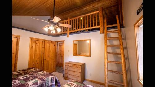 Island Park Apartment | Island Park Hideaway -Bill's Island -Hot Tub -BBQ