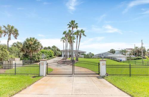 Crescent Beach House | Island Time - Oceanfront Bliss