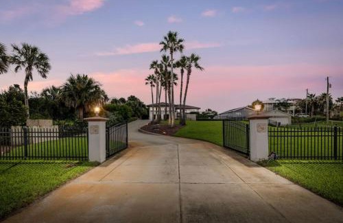 Crescent Beach House | Island Time - Oceanfront Bliss
