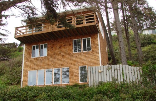 Otter Rock House | Isolated beach front house