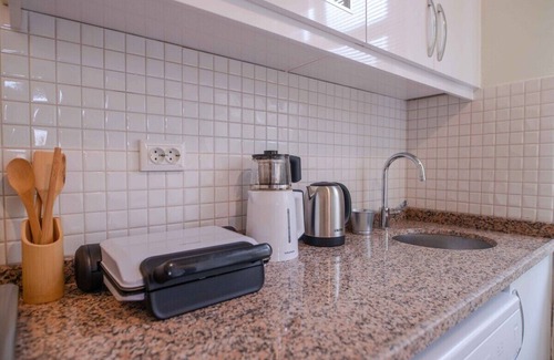 Istanbul City Center House | Istanbul Gem: 3-Bedroom Apartment with Panoramic Terrace and Iconic Sea Views