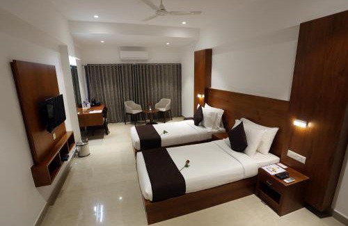 Onamthuruth Hotel | Iswarya Residency
