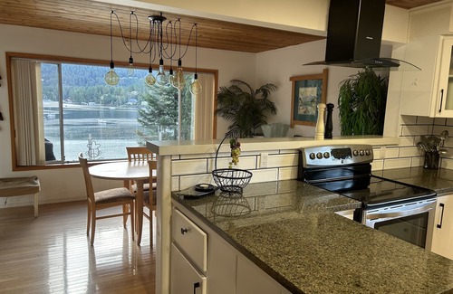 Madeira Park House | It is a short distance to paradise, enjoy this waterfront with a dock