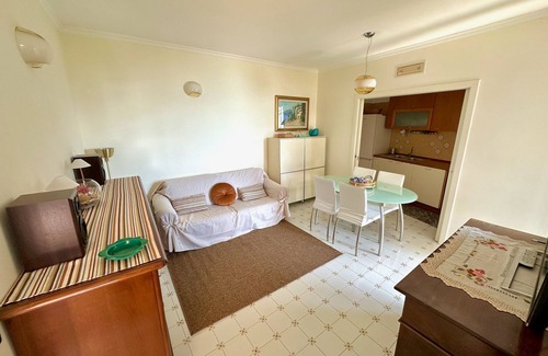 Raito Villa | Villa Indipendente Panoramica Immersa in un Giardino Mediterraneo di 700 mq