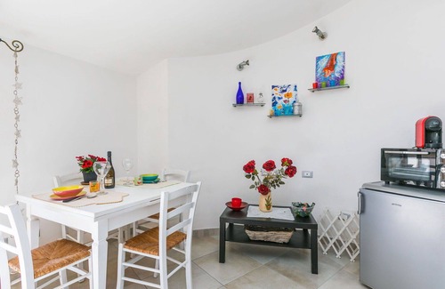 Rosignano Solvay Apartment | Cosy apartment for 2 people with WIFI, TV, terrace and pets allowed