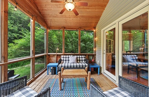 Harbert Cottage | 'It's a Dog's Life" - Unleash Your Fun Here!