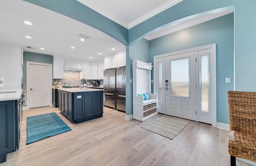 Fort Morgan House | It's Baaacckk! The original Banana Cabana is now known as Lazy Parrott and it is still a beautiful, Gulf front home with a PRIVATE pool! It will accommodate up to 10 people.