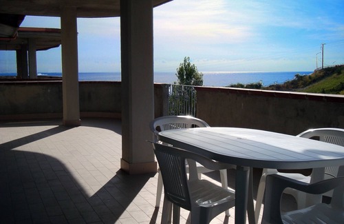 Santa Caterina Dello Ionio Marina Apartment | Apartment a few steps from the sea, exceptional view, free Wi-Fi, parking
