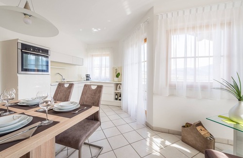 Tramin Apartment | "Zwerger Erker" vacation apartment with balcony, pool and large sunbathing lawn