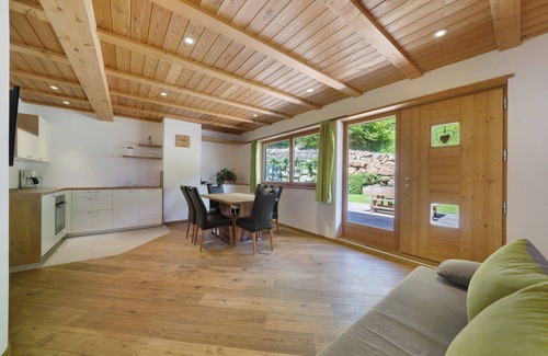 Senale San Felice Apartment | Apartment "Unterurbanhof Die Zwei" with mountain view, terrace with garden and sauna.