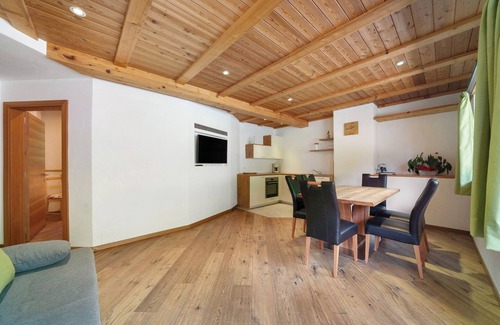 Senale San Felice Apartment | Apartment "Unterurbanhof Die Zwei" with mountain view, terrace with garden and sauna.