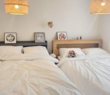 Yongsan-gu Apartment | Itaewon 7-min Entire House w Private Terrace Sleeps 8 Welcome Meal Free Bibimbap 1 time per stay