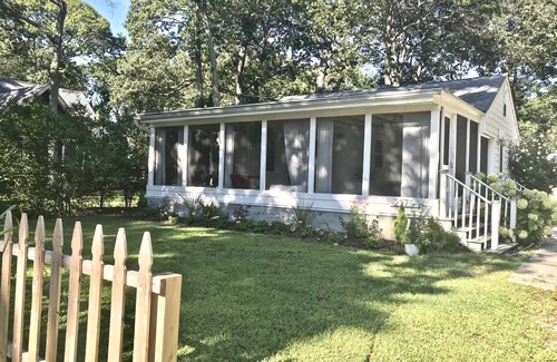 Mattituck Cottage | It’s All About the Beach ~ 3 minute walk to private sandy Bay Beach SRP#0270