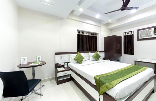 Ballygunge Hotel | Itsy By Treebo - Jai Ambe Maa