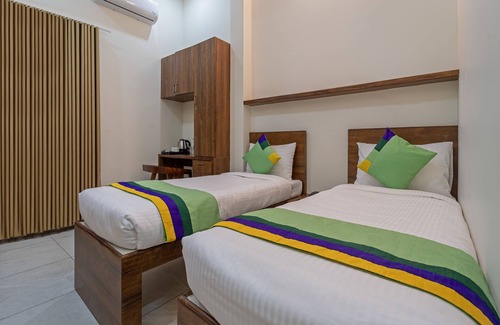 Vyttila Hotel | Itsy Hotels Avani Stays, Vyttila, Kochi