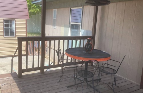 Blaine County House | IV Rozes Ranch Charming 3-bedroom country house with AC and WiFi in Longdale.