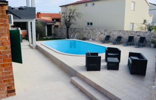 Zemunik Donji Apartment | Iva apartman sa bazenom