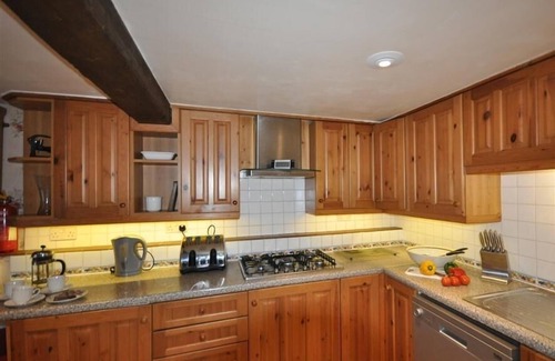 West Lulworth Cottage | IVY COTTAGE, pet friendly, with open fire in West Lulworth