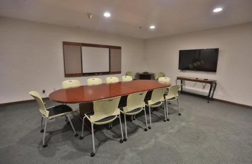 Notre Dame Hotel | Ivy Court Inn and Suites
