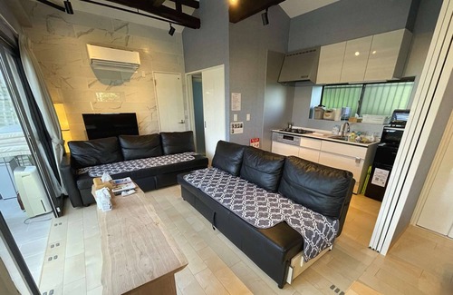 Futo Villa | Izu Kogen Ito ·BBQ with pets on the wood deck.Family cottage with hammock slide