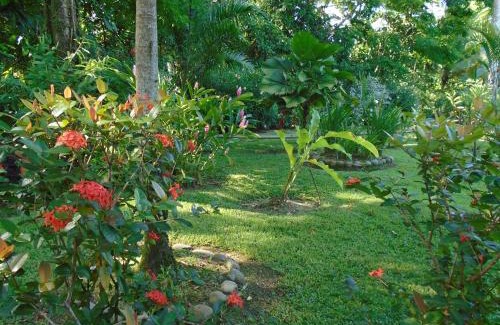 Carenero Island House | J and H Garden Cabinas