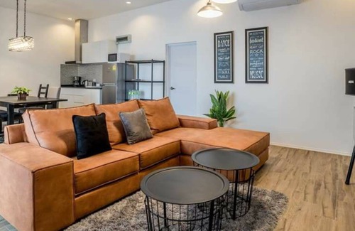 Hin Lek Fai Villa | J Pool Villa Huahin