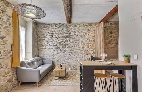 Faubourg Apartment | Jacuzzi and charm for 2 in the city