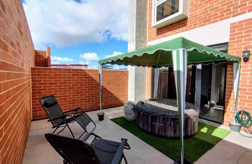 Zona 10 Apartment | Jacuzzi Getaway, in the Heart of Zone 4