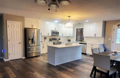 Linden House | Jacuzzi Gym Deck + Near VA Wineries