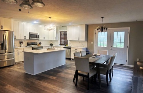 Linden House | Jacuzzi Gym Deck + Near VA Wineries