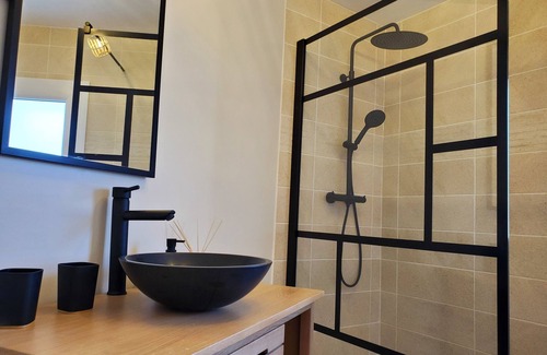 Flaviac House | Jacuzzi Privatif Dans Maison de Village au Calme