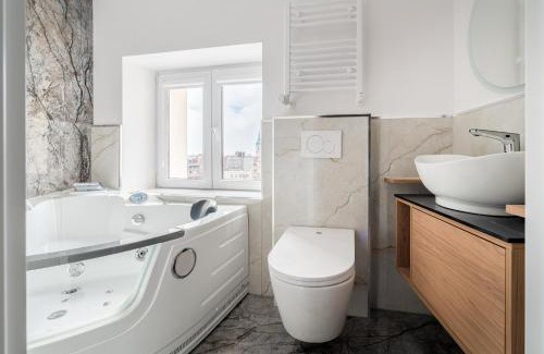 Stare Miasto Apartment | Jacuzzi z widokiem na miasto Flatiron by Rentoom
