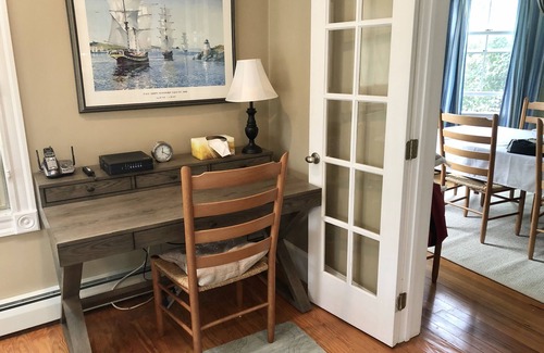 Jamestown House | Jamestown, In-Town Cottage, walk to restaurants and shops