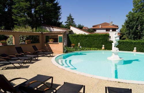 Saint-Georges-d'Esperanche Apartment | Jardins du Castel Gîtes Annick et J-Paul
