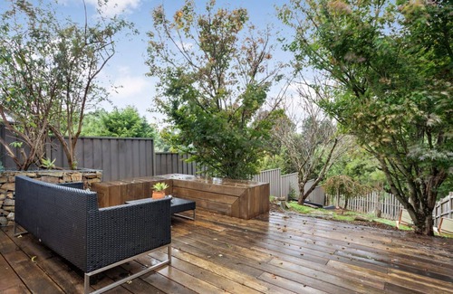 Daylesford Cottage | Jayda- *A split level home with a magical ambience *