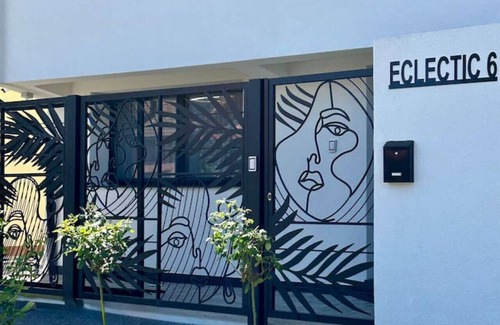 Satu Mare Apartment | Jazz Deluxe King Studio by Eclectic 6